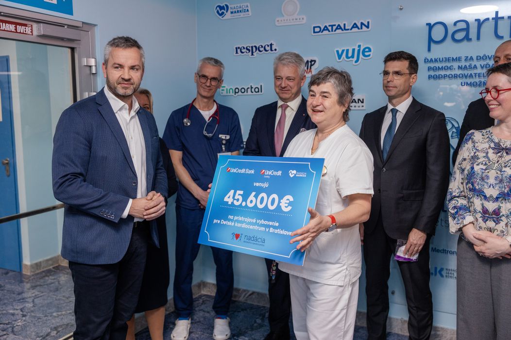 Nadácia Markíza spolu s UniCredit Bank venovali Detskému kardiocentru v Bratislave finančný dar na zakúpenie cenného prístroja.