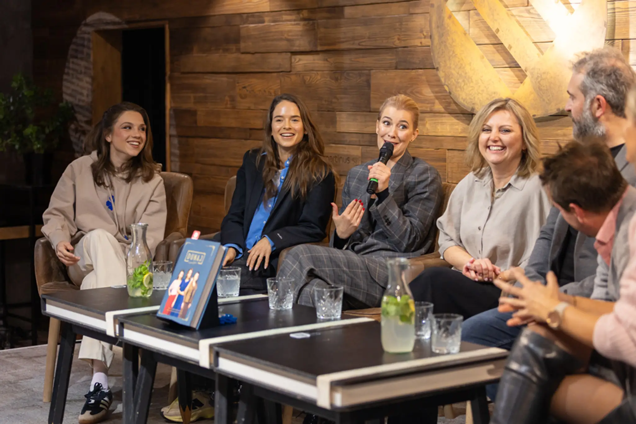 Beseda s hercami ku knihe Dunaj, k vašim službám